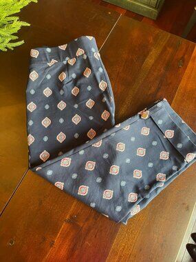 Dana Buchman Navy Slimming Capri's Size L